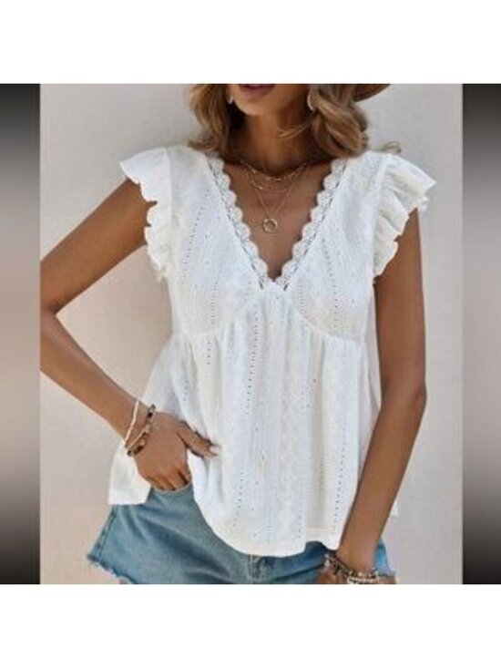 Tops - Boho white v neck ruffle babydoll blouse